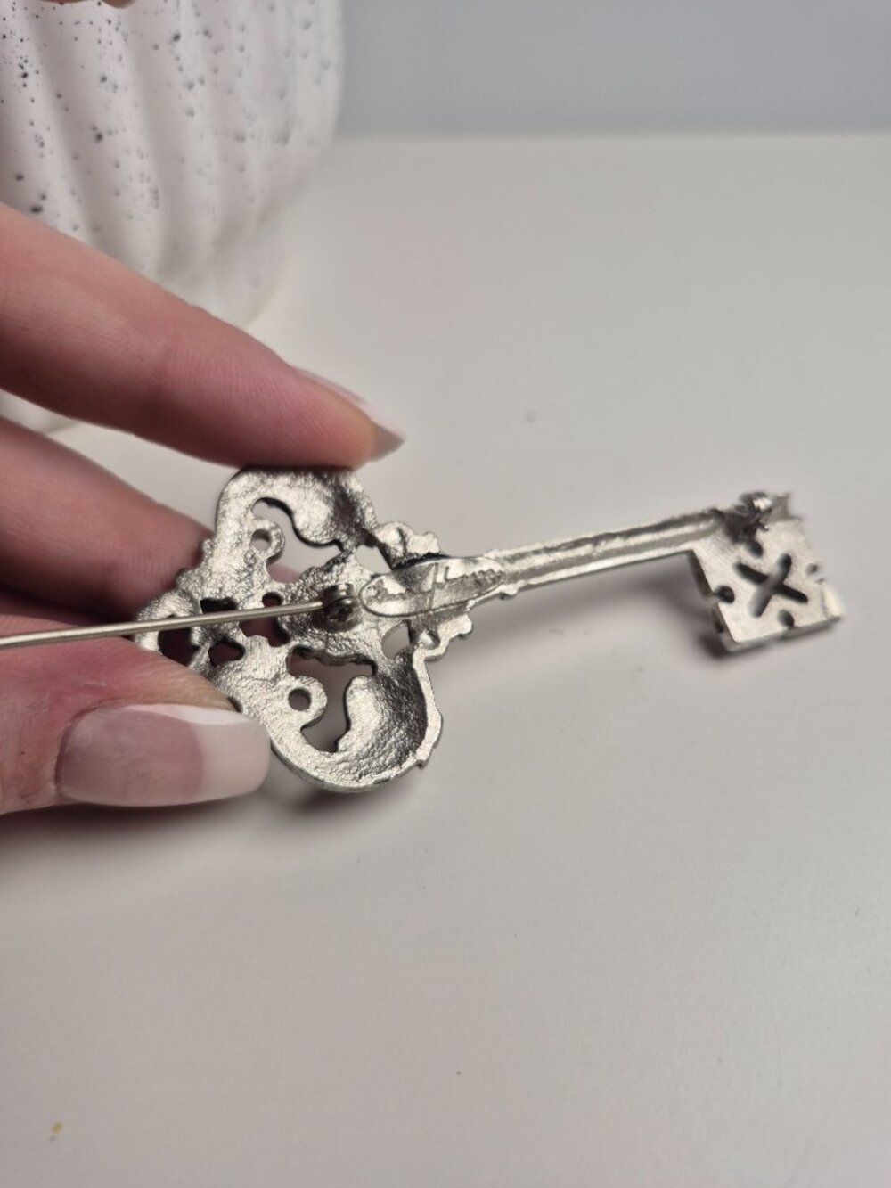 Sterling Silver Key Broach / Pin - Picture 7 of 8